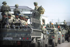 10829127. Monterrey, Nuevo León.- En cuatro aviones de la Fuerza Aérea y más de 50 vehículos, llegarón un total de mil 860 elementos del Ejército Mexicano para reforzar la seguridad y el combate al crimen organizado. NOTIMEX/FOTO/JUAN CARLOS PEREZ/FRE/CLJ