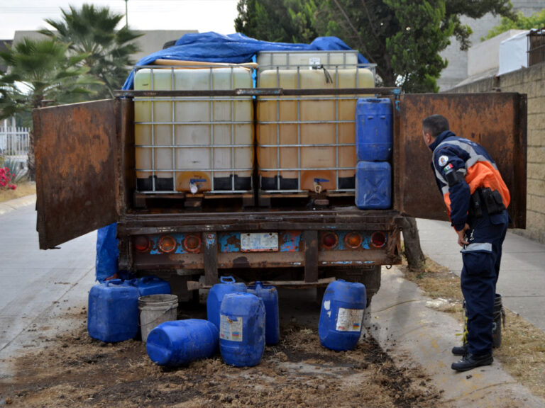 Huachicol fiscal, el negocio ilícito que corrompió a instituciones mexicanas