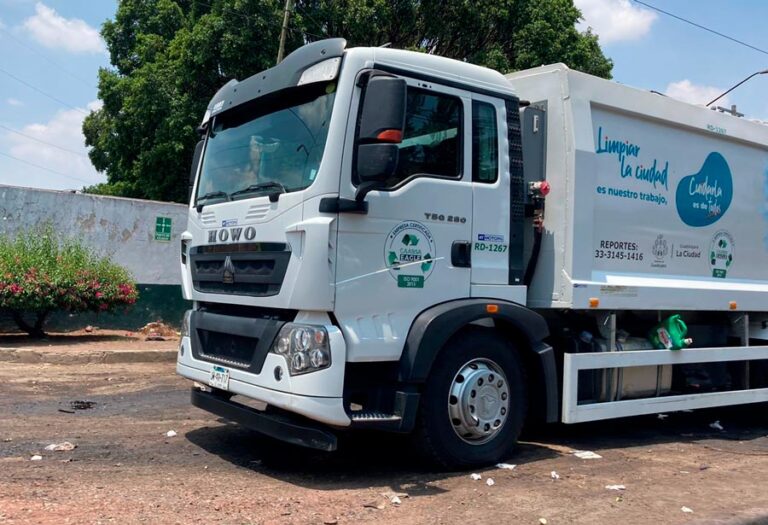 Camión de recolección de basura de la empresa Caabsa Eagle