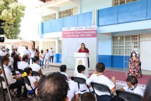 La gobernadora Evelyn Salgado Pineda encabezó el reinicio de clases en Guerrero.