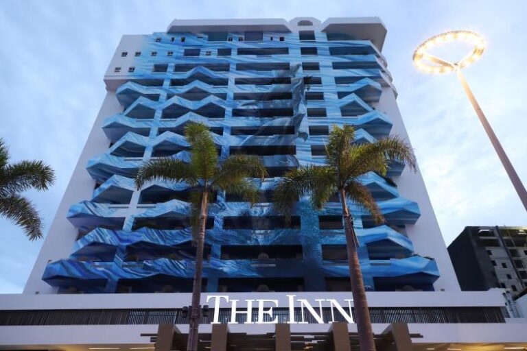 Mural de Sergio Ramírez, respaldado por Juan José Arellano