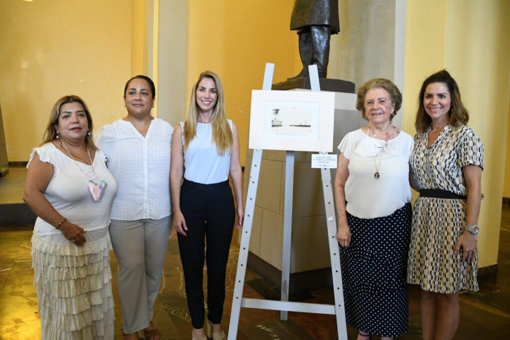 Patricia Lobeira destacó la rica historia del Puerto.