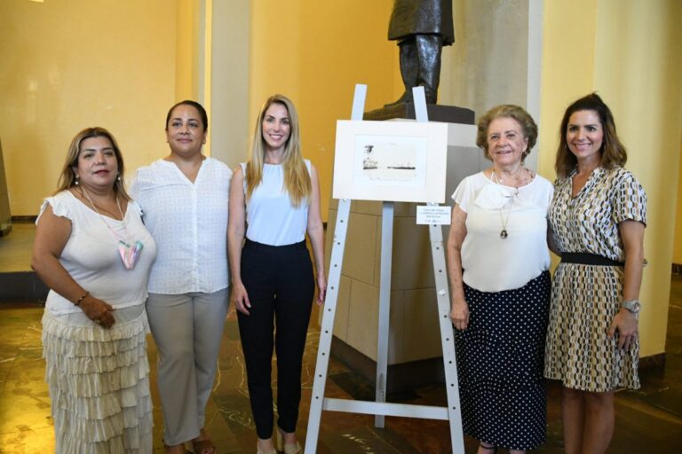 Patricia Lobeira destacó la rica historia del Puerto.