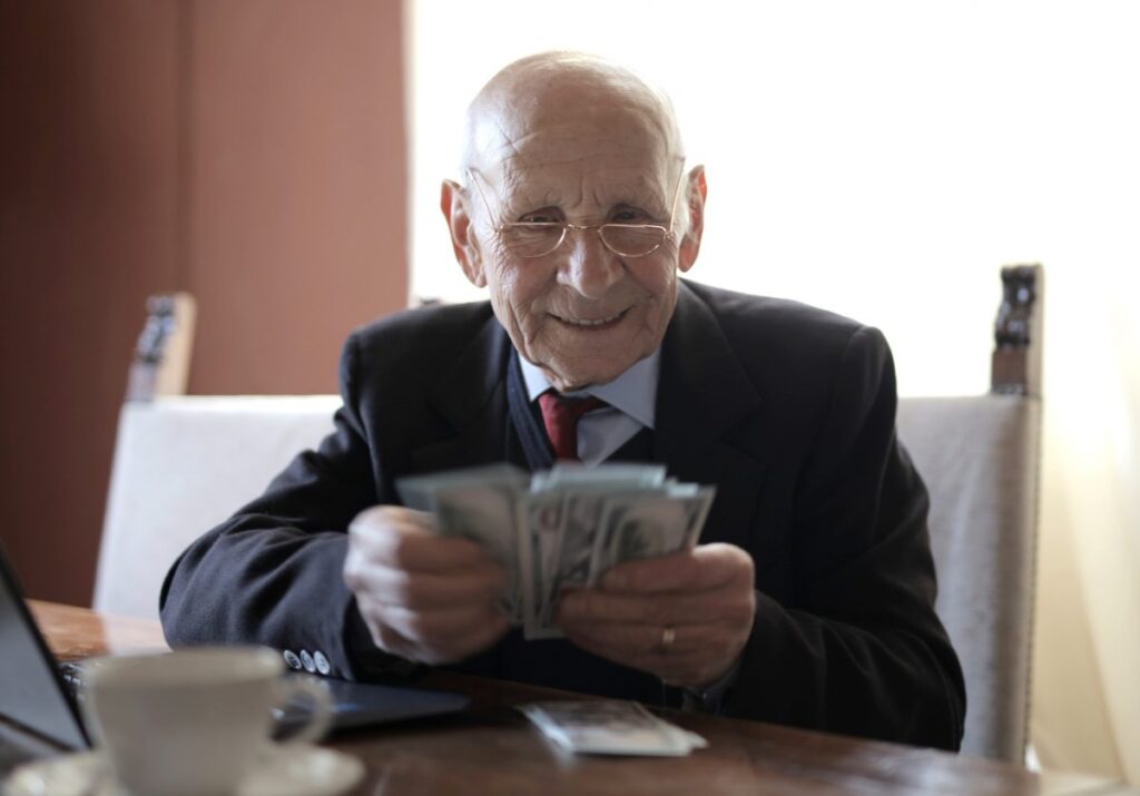 Es necesario el ahorro voluntario para impulsar pensiones dignas, señala Tenoch Ochoa.