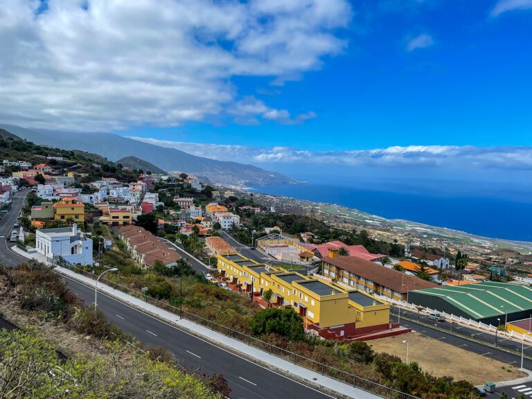 Imagen del pueblo turístico Villa del Mazo en España, ejemplo del que nos habla Daniel Madariaga Barrilado