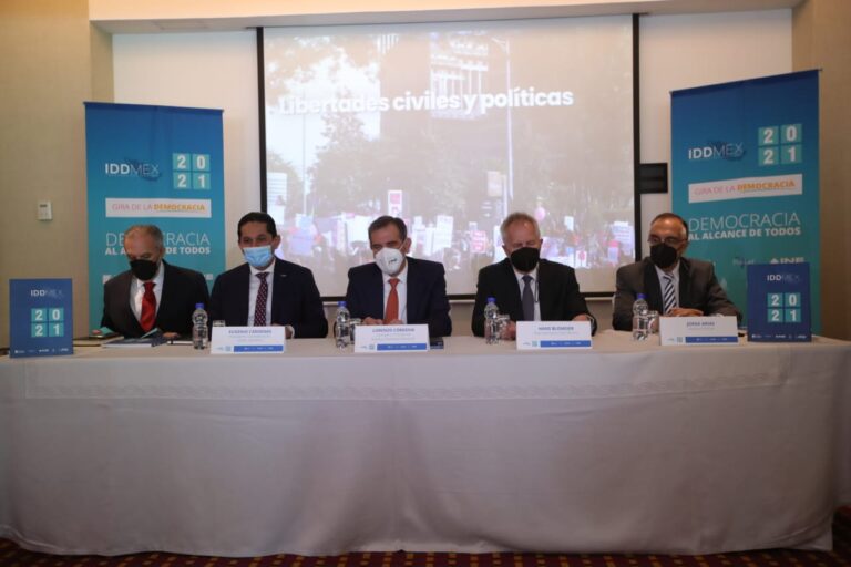 El presidente del INE, Lorenzo Córdova dice que hay atraso democrático.