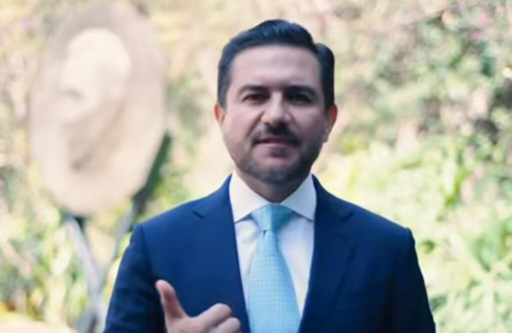 Miguel Ángel Yunes Márquez apoya la digitalización en México