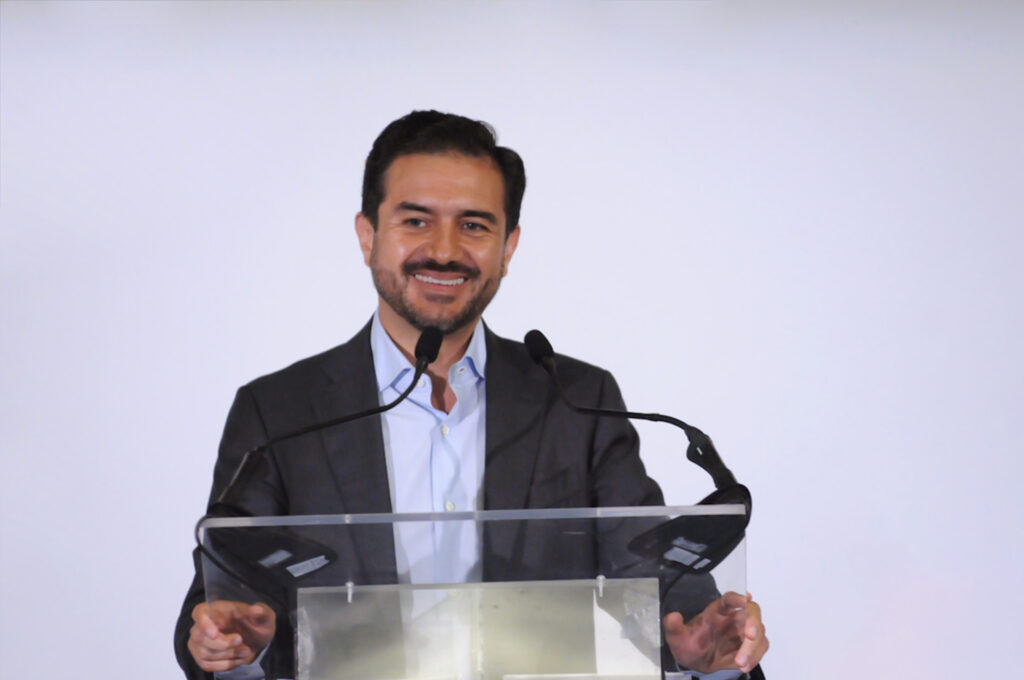 Miguel Ángel Yunes Márquez destaca el legado de Banamex