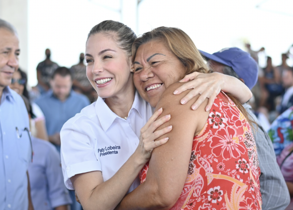 Patricia Lobeira Rodríguez sigue repartiendo "Apoyos Alimentarios".