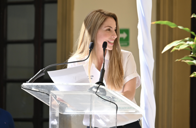 De acuerdo con Mitofsky, Patricia Lobeira prevalece como la mejor alcalde mujer del país.