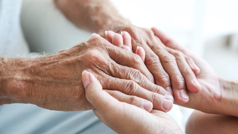 Padres con hijos enfermos terminales gozarán de licencia laboral