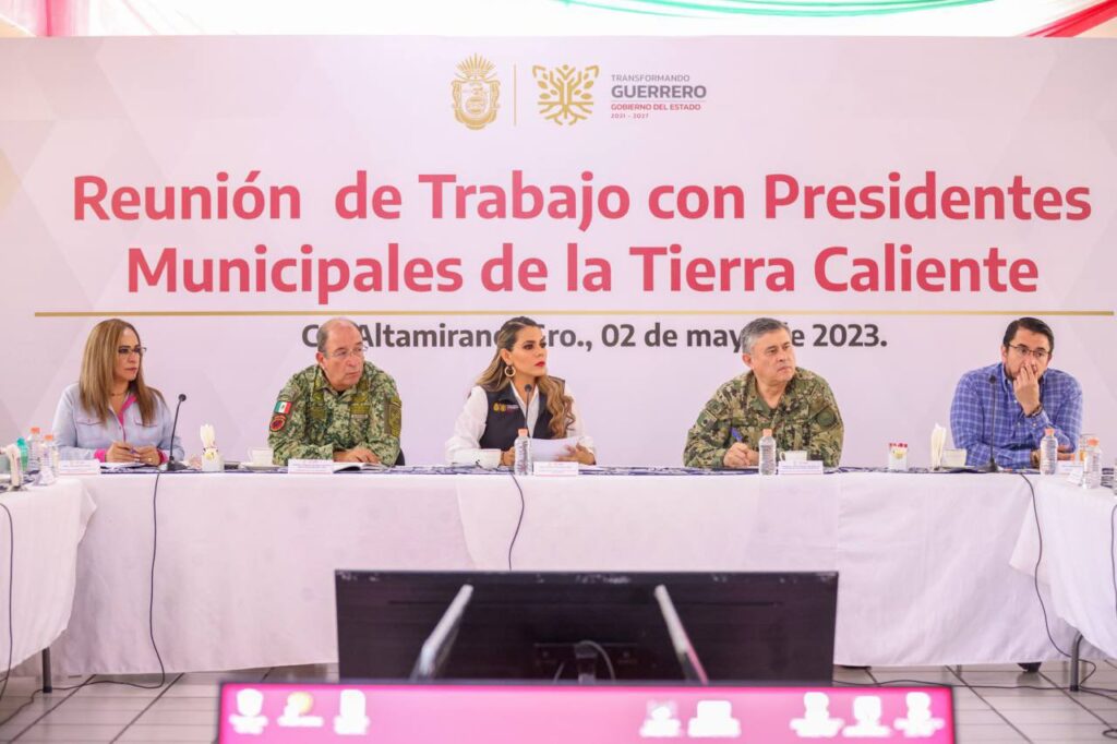 Evelyn Salgado Pineda extiende mano a alcaldes para pacificar Tierra Caliente