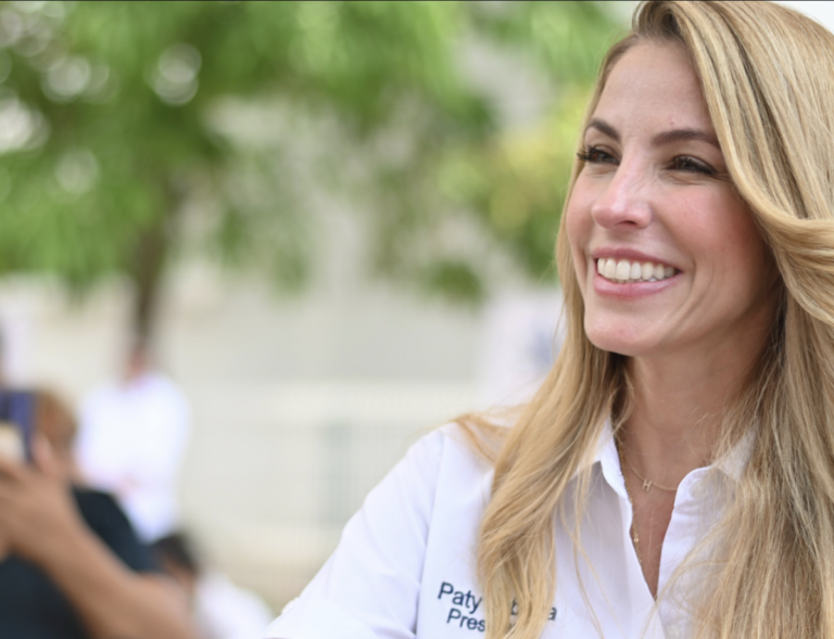 Patricia Lobeira también encabezó la entrega de reconocimientos a ponentes distinguidos en el Puerto.