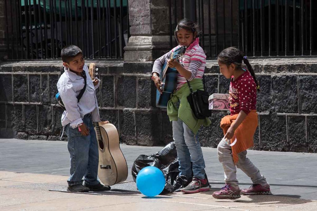 Corporativo Kosmos estrecha lazos en favor de infancias mexicanas