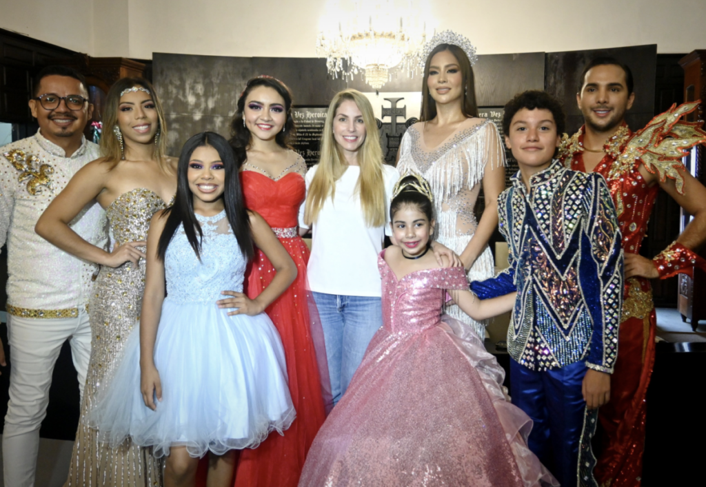 Patricia Lobeira Rodríguez presentó a la Corte Real del Carnaval de Veracruz 2023.