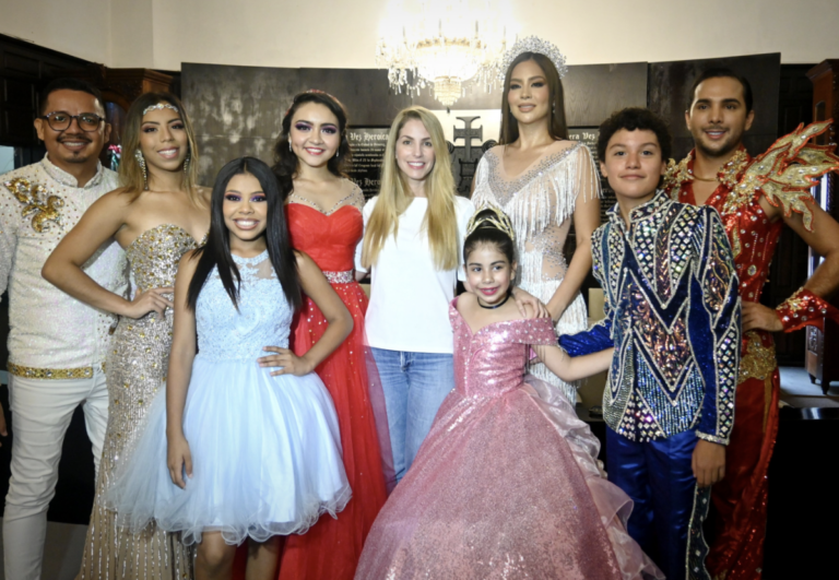 Patricia Lobeira Rodríguez presentó a la Corte Real del Carnaval de Veracruz 2023.