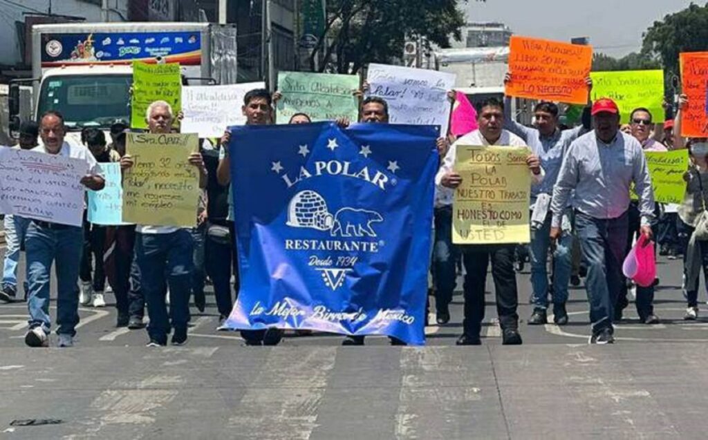 Protestan trabajadores de La Polar