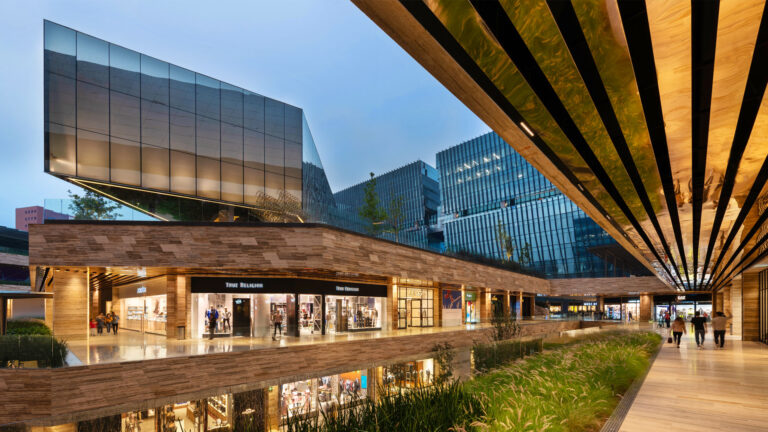 Causa pánico tiktoker en Artz Pedregal por un cañón de confeti