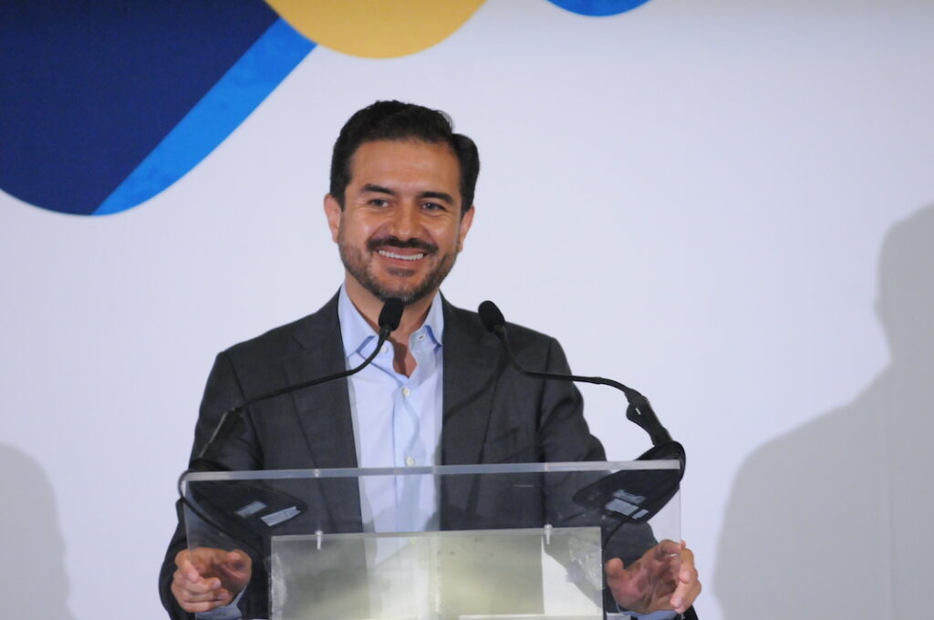 Miguel Ángel Yunes Márquez: Trayectoria profesional y biografía