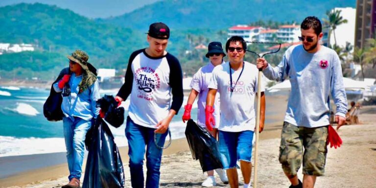 Seguritech: Jornada de voluntariado para realizar labores de limpieza en las playas de Manzanillo, Colima