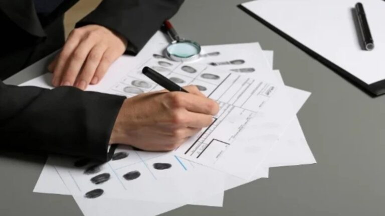 José Méndez estudia criminología para localizar a su hermana