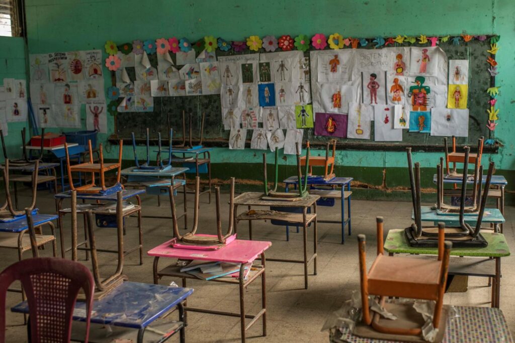 Pandemia causa rezago educativo en primaria y secundaria