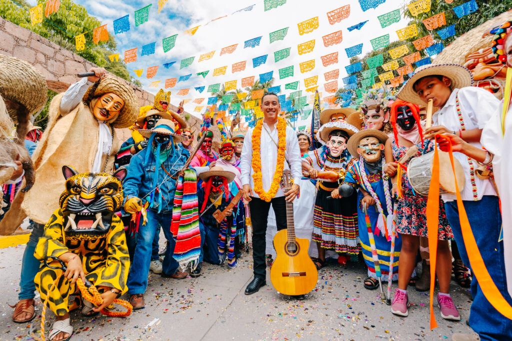 Evelyn Salgado Pineda, resaltar las riquezas culturales y naturales junto con el cantante Cuitla Vega