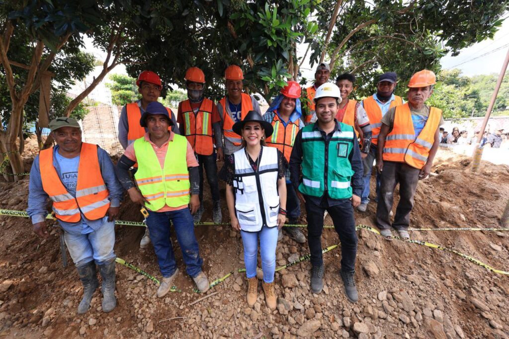 Hospitales equipados, unidades móviles y hemodiálisis gratuita en Guerrero