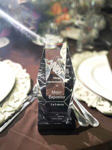 representantes de AJEMEX recibieron el galardón por el Mejor Stand Comercial en la categoría 3 y 6 metros cuadrados en esta edición de la Expo ANAM