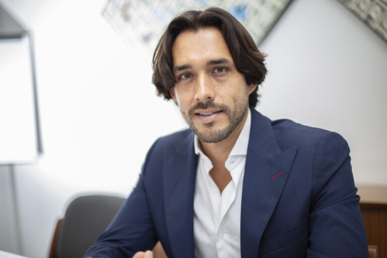 Fotografía de Oscar Alonso Reyes de la Campa, Analista Financiero, mexicano