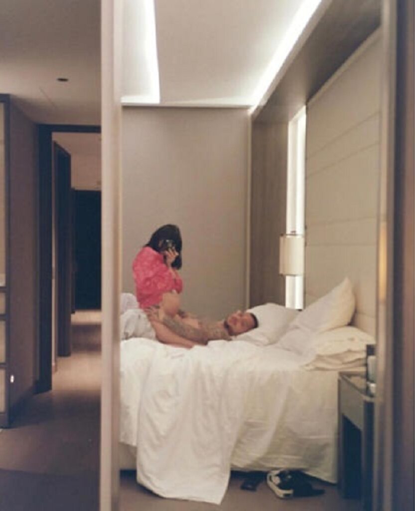 Nodal y Cazzu suben fotos “candentes” a redes y generan controversia