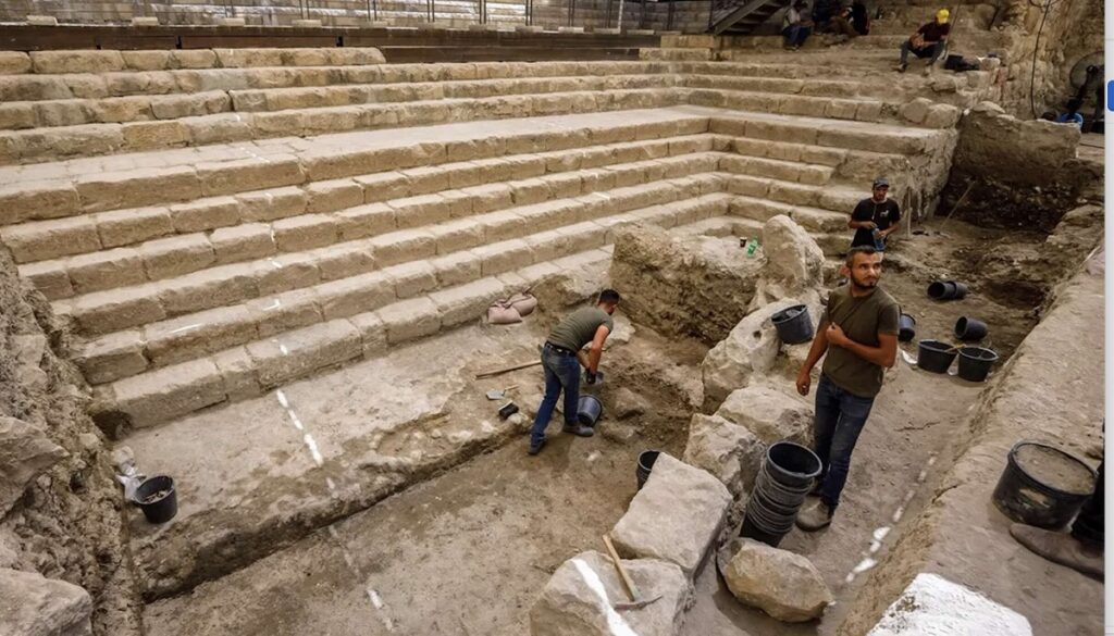 Arqueólogos destierran escalones donde Jesús sanó a un ciego