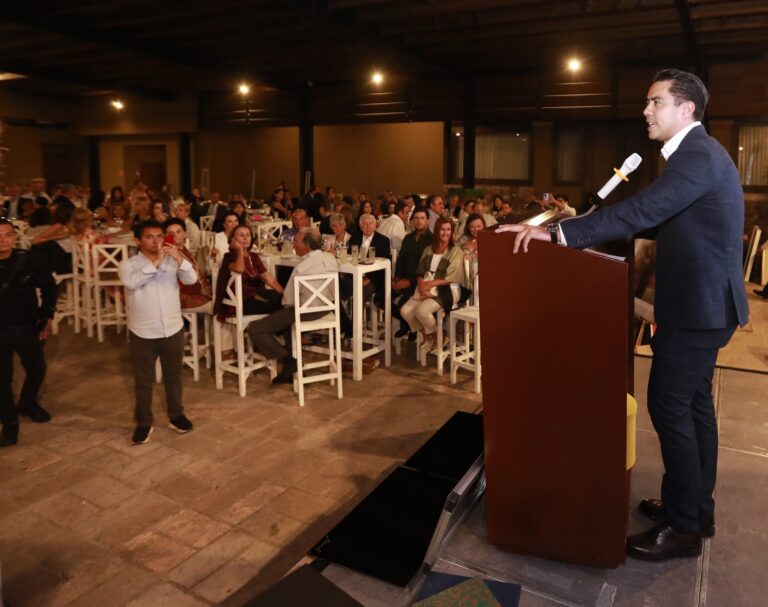 Felifer Macías Olvera: Giro al transporte público con la presentación de QroBus