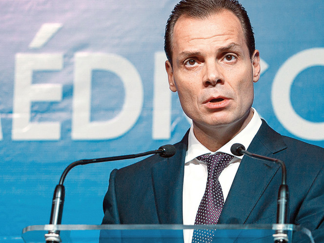 Olegario Vázquez Aldir reconoce labor de médicos