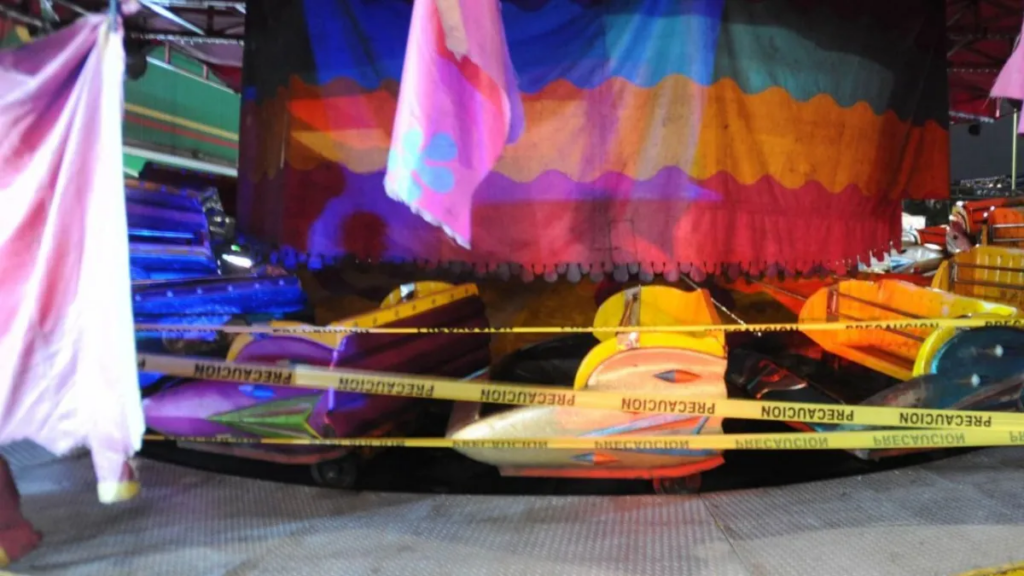 Momentos de terror vivieron los asistentes a la Feria Cordobesa en la ciudad de Córdoba, Veracruz. Al menos dos personas resultaron lesionadas, al zafarse un carrito de uno de los juegos mecánicos.
