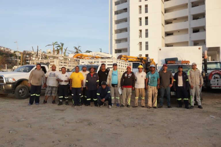 El SACMEX envió un contingente de 50 pipas de agua potable a Acapulco