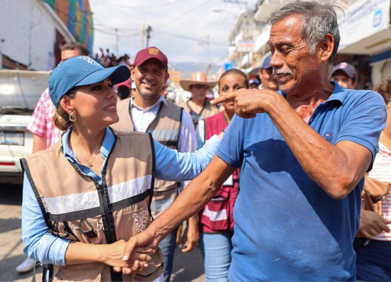 Evelyn Salgado supervisa trabajos de reconstrucción