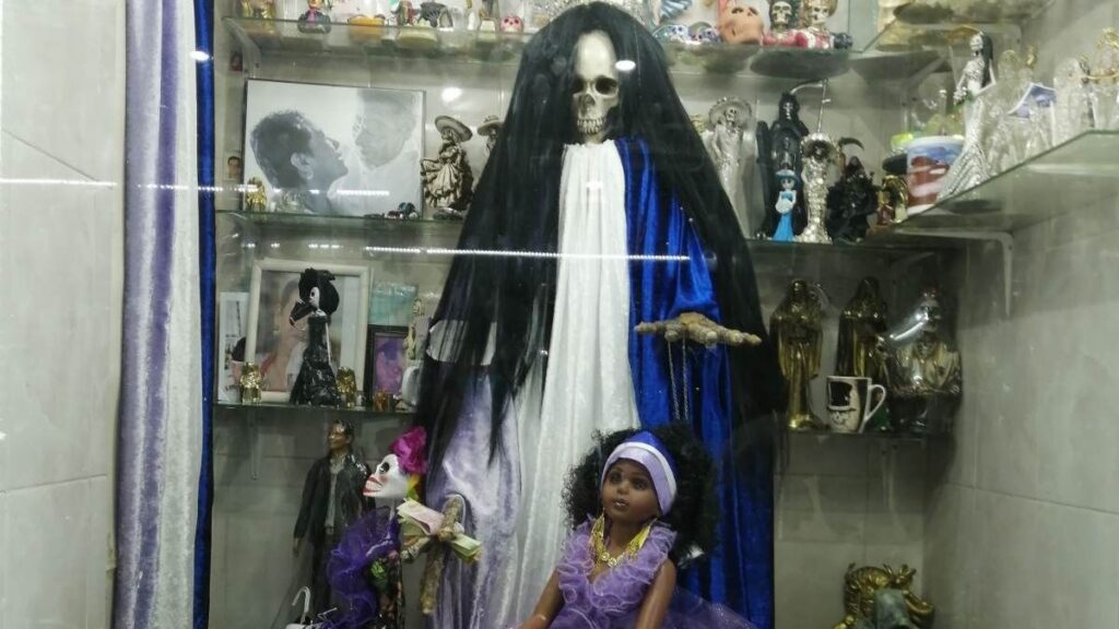 En Tepito rinden culto a la Santa Muerte