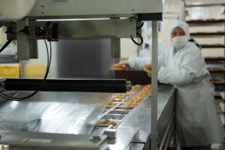 La Cosmopolitana: ¿Qué son las Normas 605 y 251 dentro de la Industria Alimentaria?