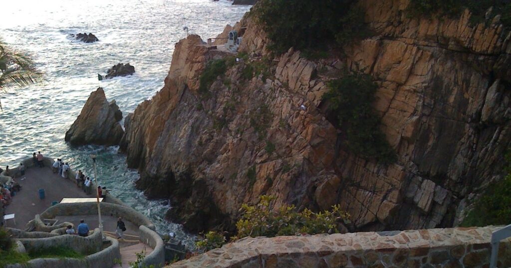 Regresa espectáculo de clavadistas a La Quebrada de Acapulco