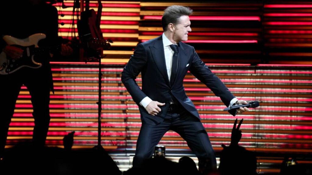 Sorprende Luis Miguel al acompañarse de bellas mujeres en la CDMX