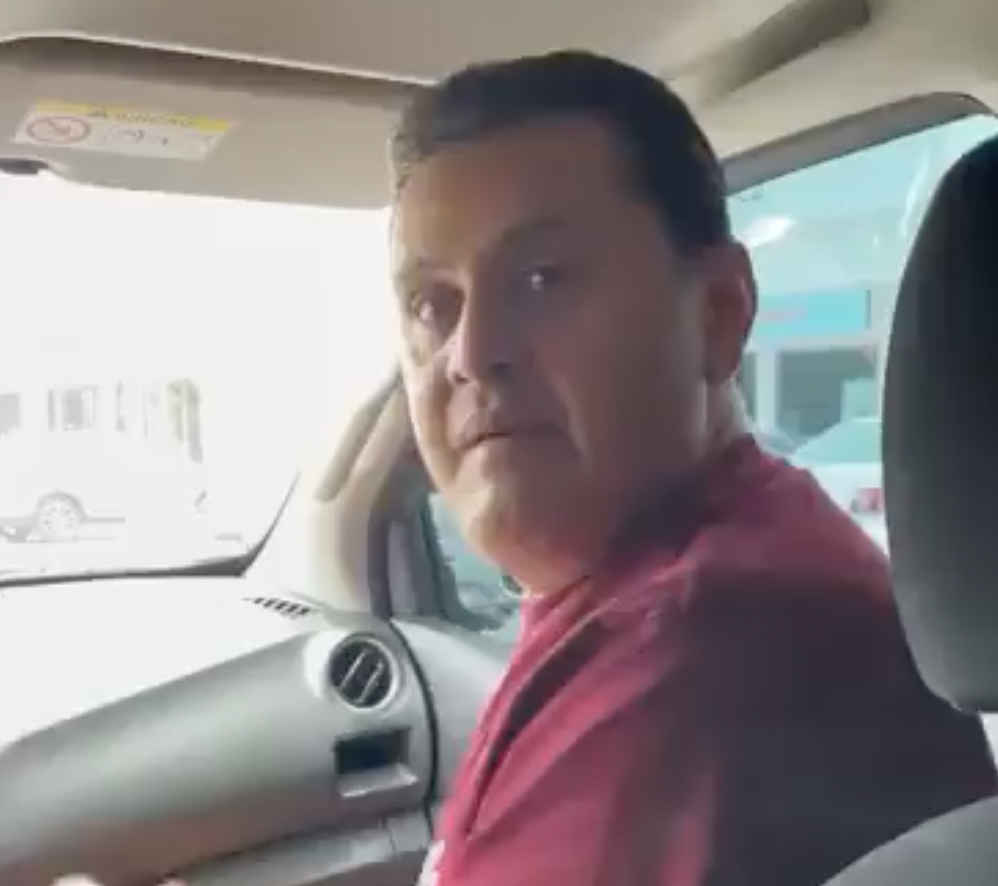 En un video, un hombre le reitera a su esposa que "el que la engañe no quiere decir que no la quiera".