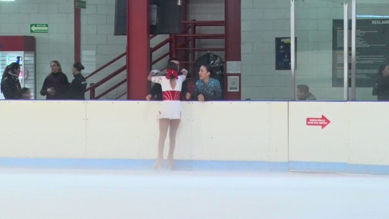 Tiene 13 años y sueña con ser patinadora en los Juegos Olímpicos