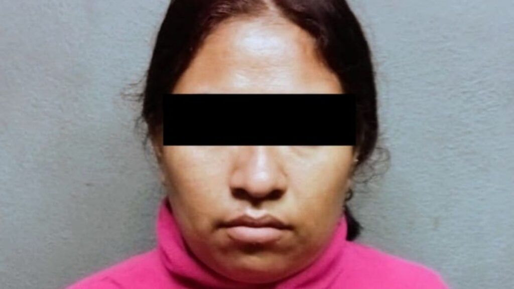 Mujer tenía a su pareja viviendo entre perros y gallinas en Apodaca