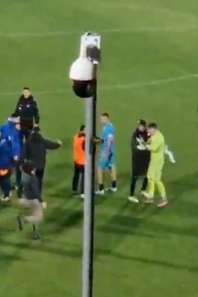 En Italia, padre agrede a portero para defender a su hijo