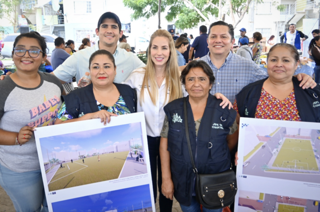 En la colonia Albatros, Patricia Lobeira Rodríguez anunció varias obras.