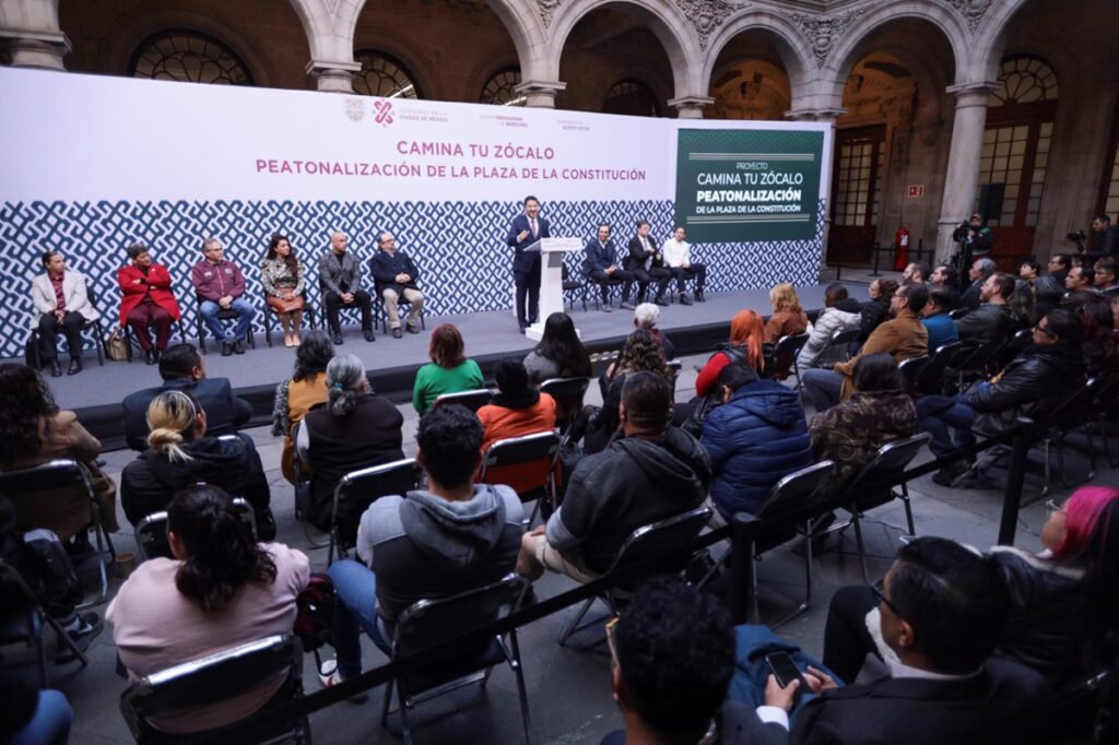Gobierno peatonaliza el zócalo capitalino: Martí Batres