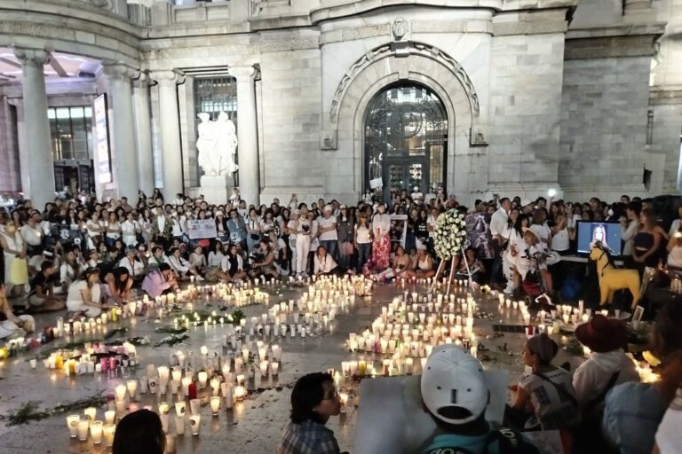 Despiden con emotivo homenaje a Elena Larrea en Bellas Artes