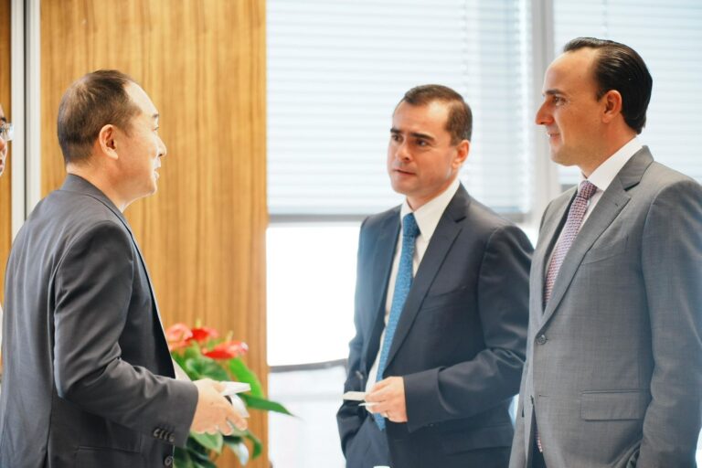 Luis Eduardo Olivares lidera exitosa gira de ProCoahuila por Asia