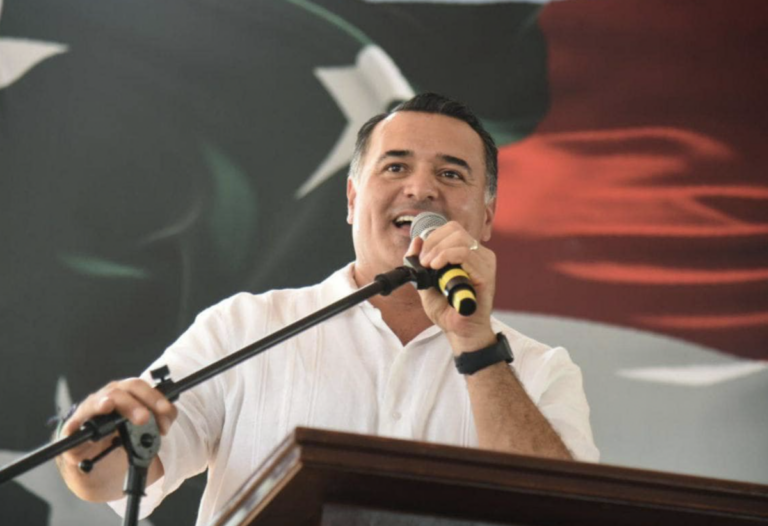 Renán Barrera se sumó a la causa de los yucatecos que padecen con los apagones.